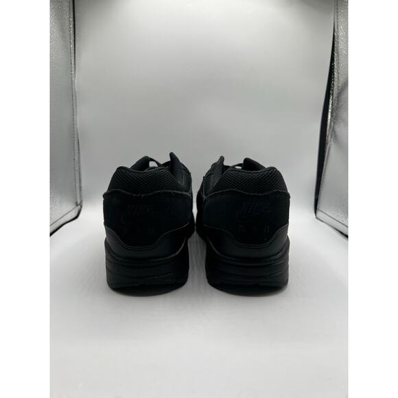 Athletic_Shoes